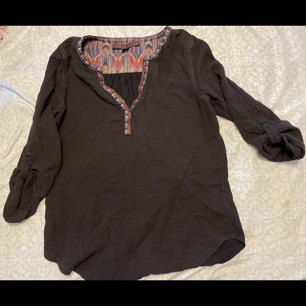 Black quarter length sleeve